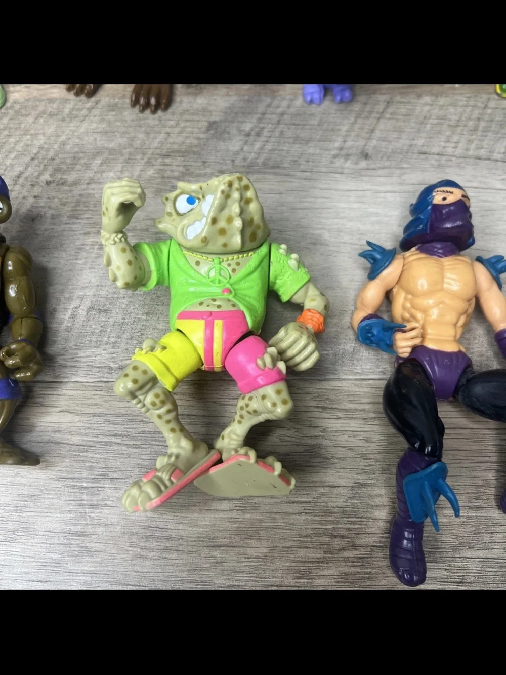 Assorted Teenage Mutant Ninja Turtles & Friends Action Figure Lot - Mixed Colors